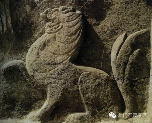 Unique lion statues and Longmen Grottoes