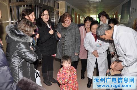 Swedish adoption agencies visit brain paralysis orphans in Ruzhou