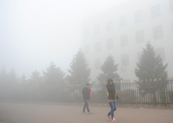 Heavy fog lingers in NE China