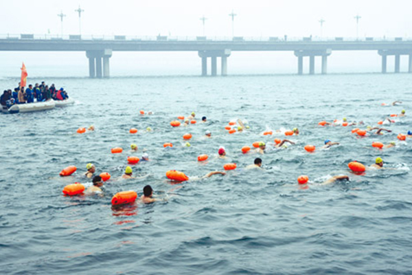 Ruzhou holds a winter swimming competition